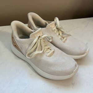 Kizik Unisex White Cream Athens Hands Free Knit Sneakers Athletic Travel Outdoor